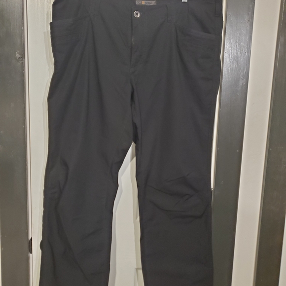 5.11 Tactical 8 Pocket Mens Black Utility Cargo Black Pants Size 40×30 - Picture 4 of 9